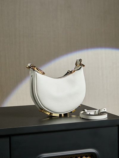 フェンディバッグ側面デザイン